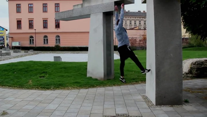 Parkour je závislost: Slavný Hanzi vás naučí Wall Flip neboli salto dozadu!