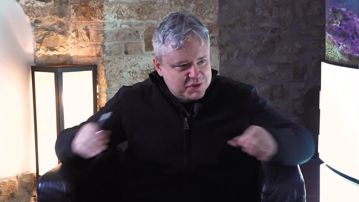 Ze začátku byla recese, teď má Liberland 600 tisíc občanů. Prezident Jedlička hostem Eccentric Talk