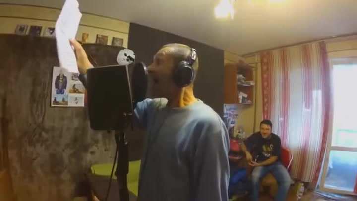 Ruský rapper s natočil naprosto bizarní videoklip. Okamžitě se stal hitem internetu