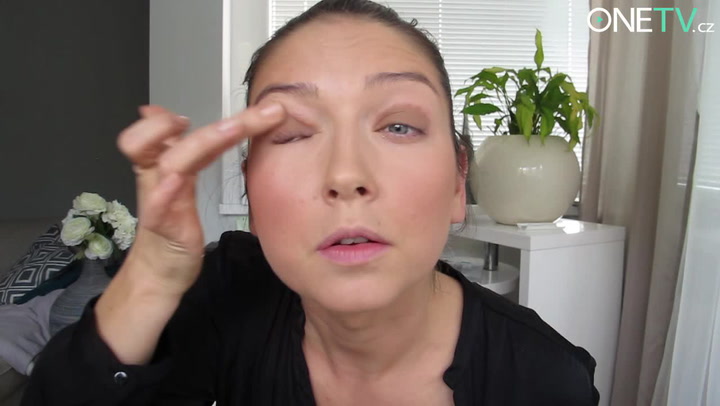 Jak se dokonale nalíčit za 10 minut? Je to hračka a výsledek vás dostane!