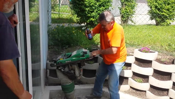 Při práci se nemá pít, přesvědčil se tenhle dělník! Z videa se stal přes noc virální hit