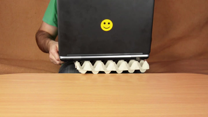 Podívejte se na tohle video a už nikdy nevyhodíte plato od vajec!