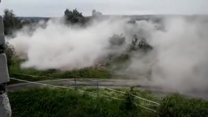 Kolik Rusů potřebujete na zboření téhle věže? Odpověď najdete na videu