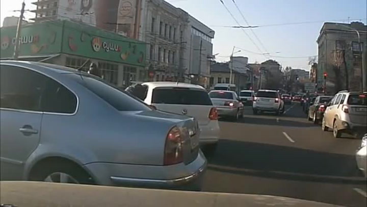 Děsivé video z Ruska: Nic netušící řidič čekal v běžné zácpě, pak se odehrála věc, na kterou nikdy nezapomene