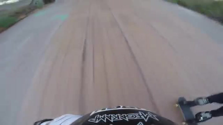 Vypadalo to jako obyčejný skejtový trik. Pak ale tihle kluci předvedli něco neskutečného